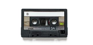 Caseta audio și cultura mixtape-urilor: cum se asculta muzica în România anilor ’80-’90 Caseta audio și cultura mixtape-urilor: cum se asculta muzica în România anilor '80-'90