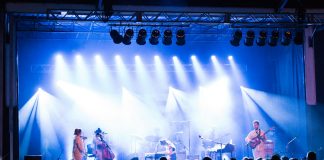 Festivalul de la Mamaia în anii ’80-’90: povestea scenei care a lansat vedetele muzicii ușoare românești Festivalul de la Mamaia în anii '80-'90: povestea scenei care a lansat vedetele muzicii ușoare românești