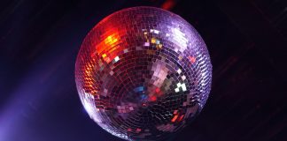 David Bowie și „Let’s Dance”: cum a ajuns pop-ul dance britanic în România anilor ’80 disco lights
