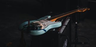 Nirvana și explozia grunge-ului: cum a ajuns muzica lui Kurt Cobain în România anilor ’90 electric guitar close