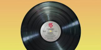 Posterele cu staruri occidentale: cum își decorau tinerii camerele în România comunistă record player