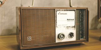 Radio Europa Liberă și muzica interzisă: cum ajungea muzica occidentală la radio în România anilor ’80 retro radio