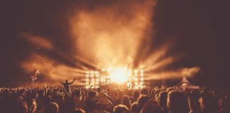 Queen și rock-ul teatral britanic: cum au ajuns hiturile lor în România anilor ’80 Queen și rock-ul teatral britanic: cum au ajuns hiturile lor în România anilor '80